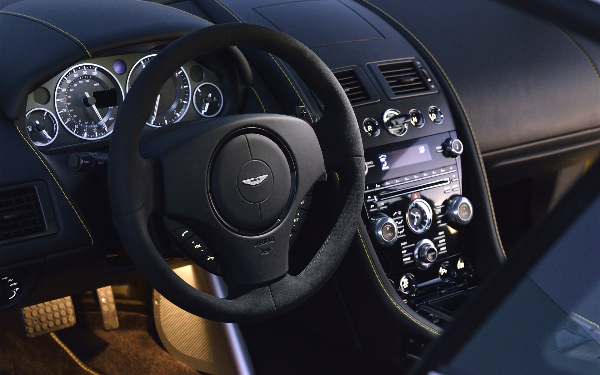 Aston Martin V12 Vantage S 2014